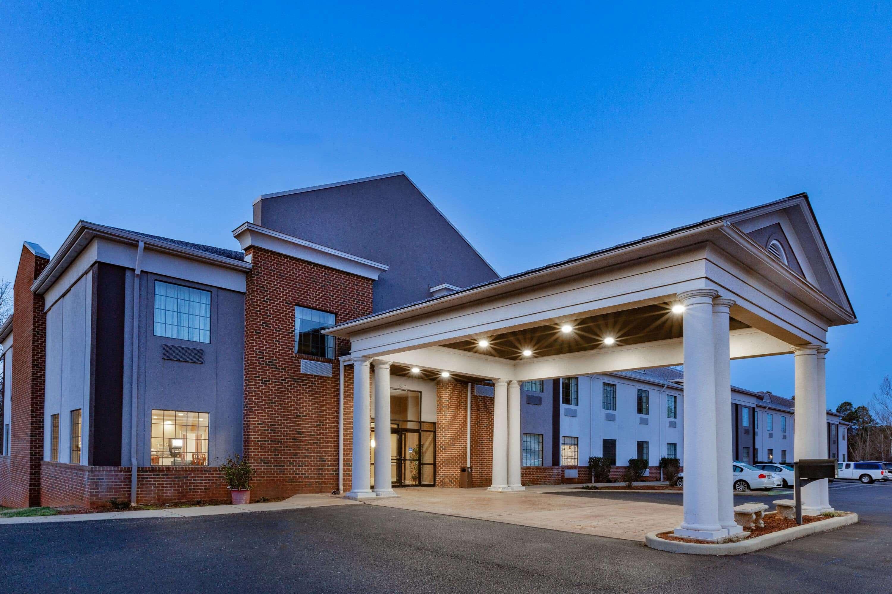 Days Inn By Wyndham Alta Vista Altavista Exterior photo