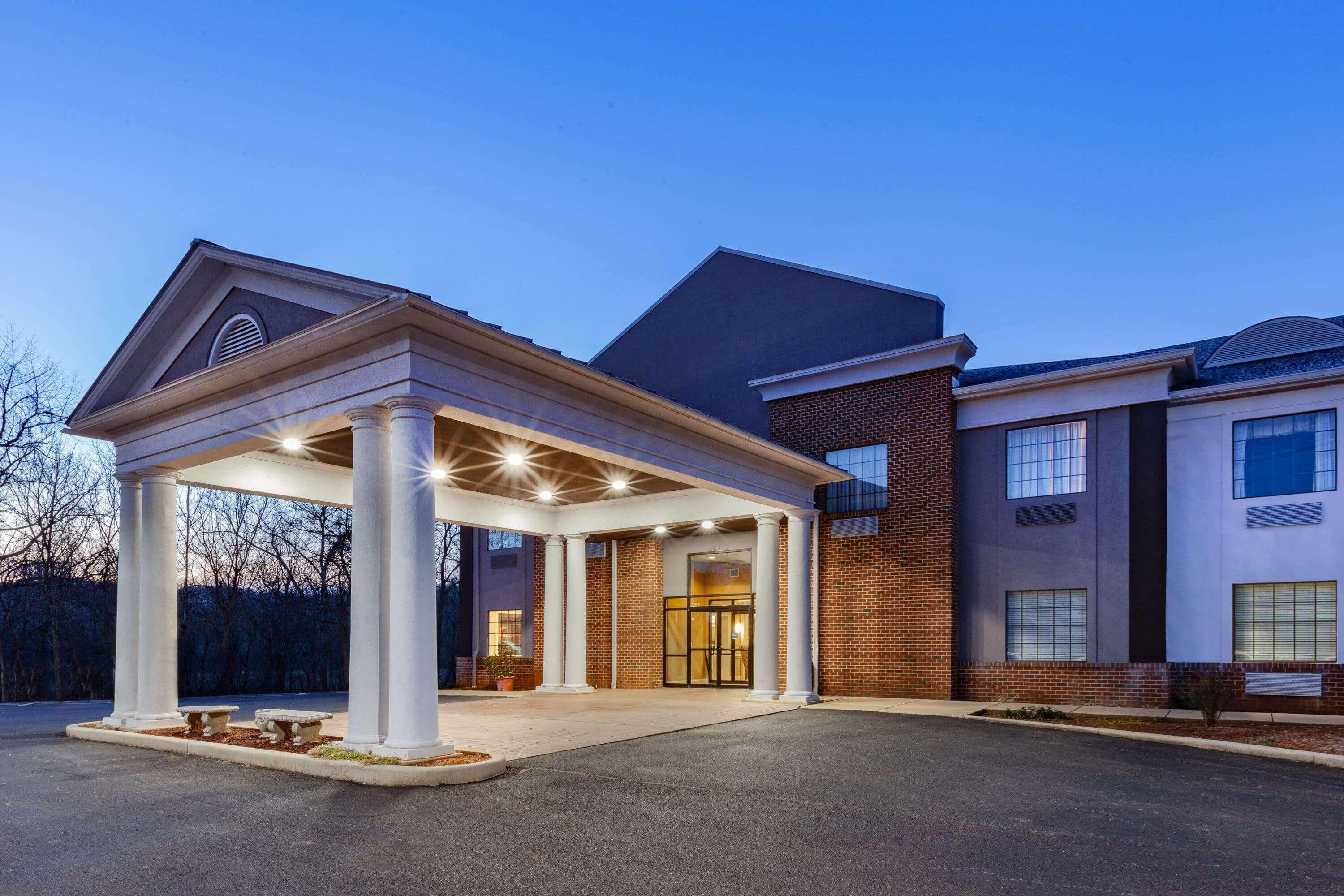 Days Inn By Wyndham Alta Vista Altavista Exterior photo